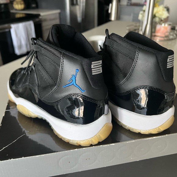 Air Jordan 11 Retro 6Y - Picture 3 of 3